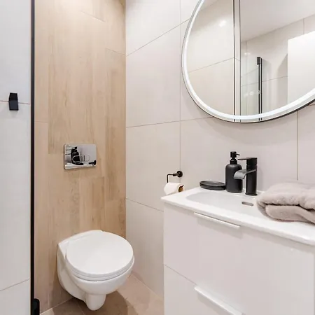 Apartment Centre By Bookinghost *
